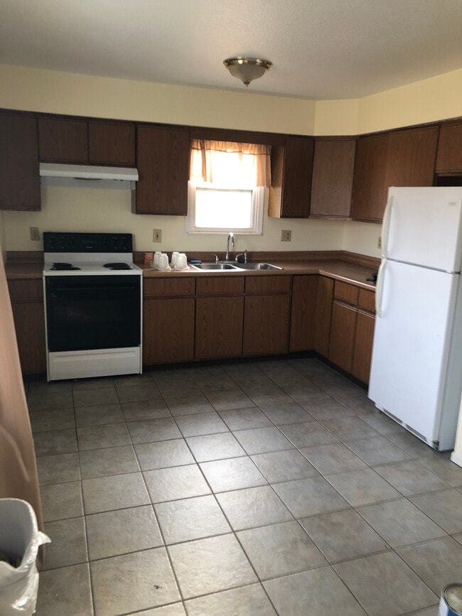 Kitchen - 214 Joy St