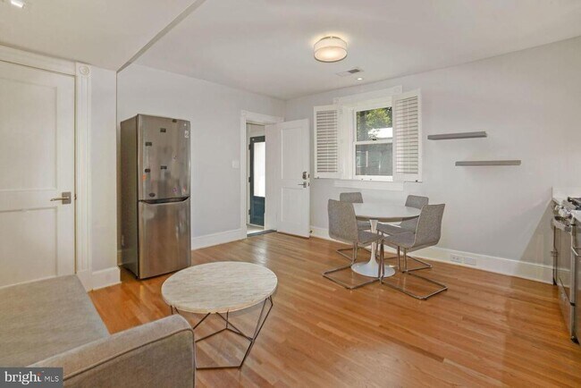 Foto del edificio - 3348 Prospect St NW