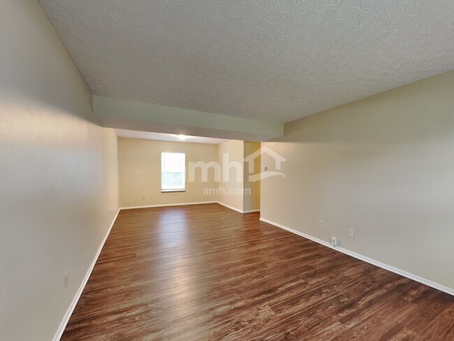 Foto del edificio - 1565 Tall Meadows Dr