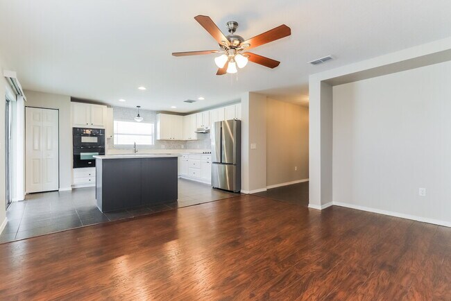 Foto del edificio - 4309 Cinemark Ct