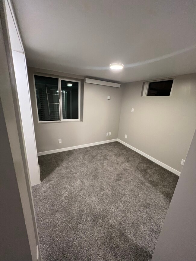 Building Photo - 427 400 S