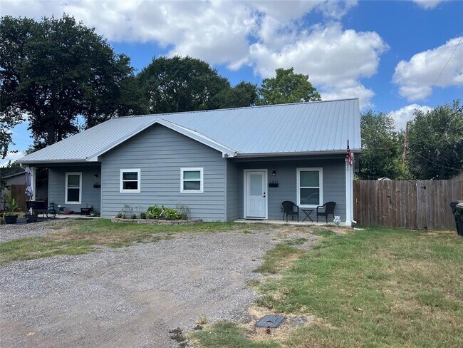 Building Photo - 1843 Caroline Ln