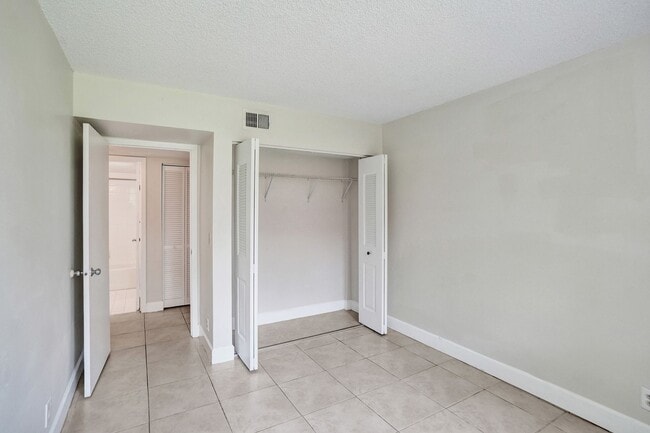 Building Photo - Updated 2 Bed, 2 Bath 1st Floor Condo with...