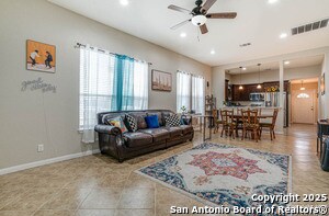 Foto del edificio - 1145 W Summit Ave.