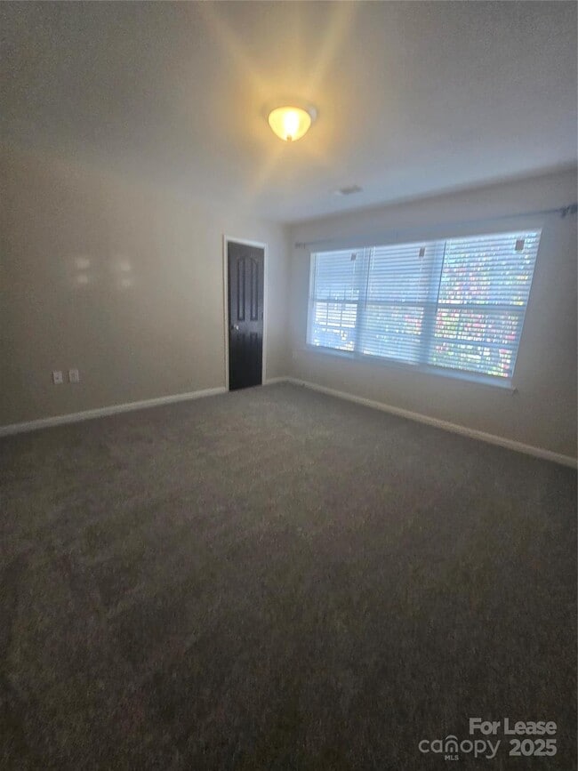 Foto del edificio - 756 Nannyberry Ln