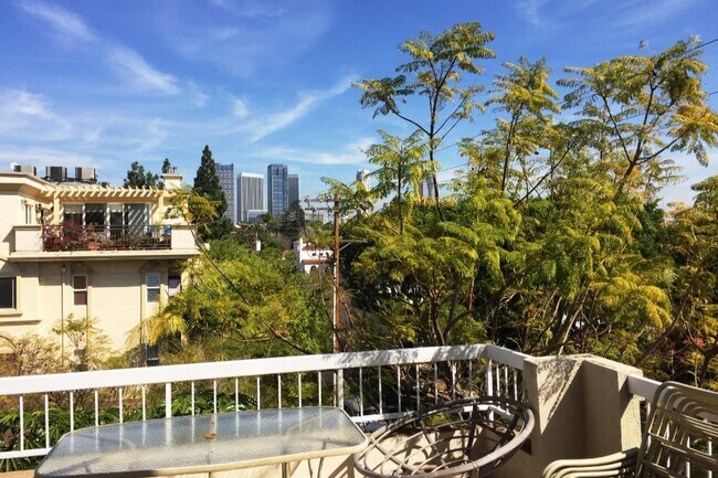 Vista de Century City desde la amplia terraza. - 1837 Parnell Ave
