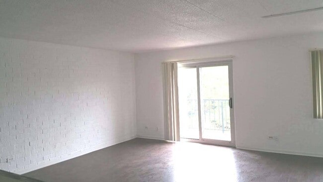 Foto del edificio - 3220 Sanders Rd