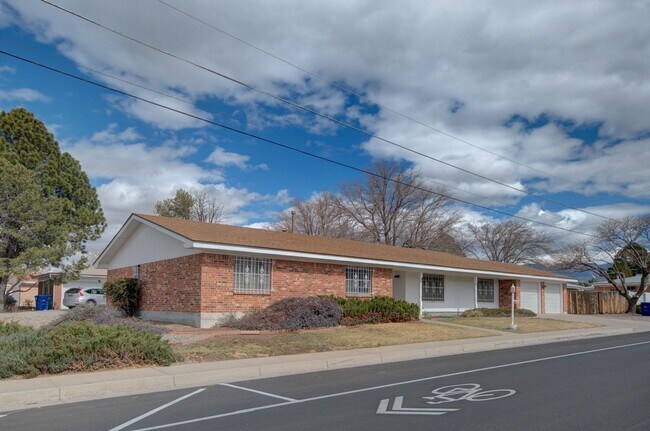 Foto del edificio - Beautifully Remodeled NE Heights/Uptown Ar...