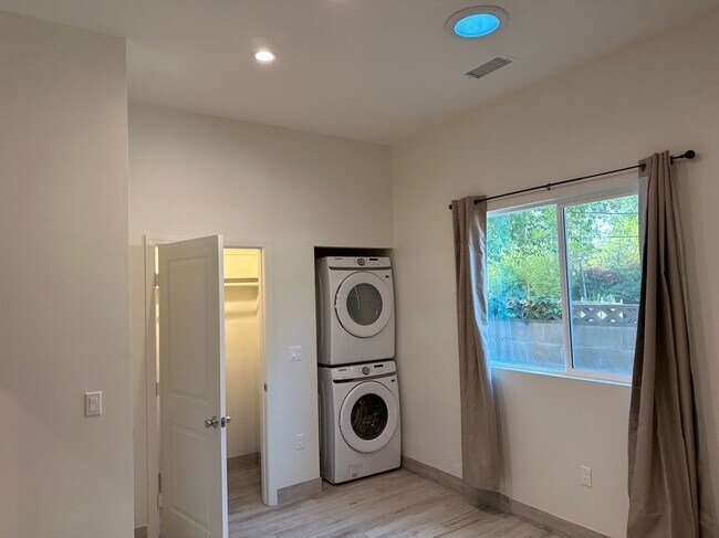 Foto del edificio - 23110 1/2 West Mulholland Drive