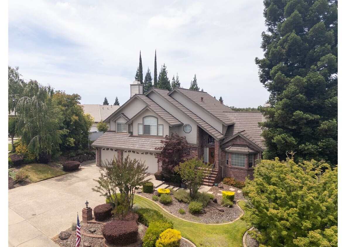 Foto principal - Beautiful 4bd 3ba home in Los Cerros Neigh...
