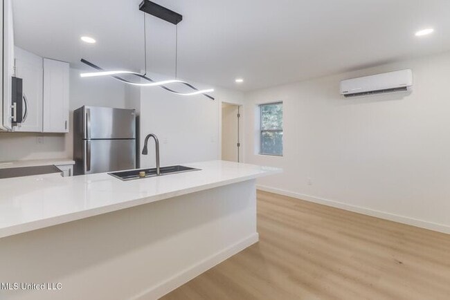 Building Photo - 264 Mc Donnell Ave