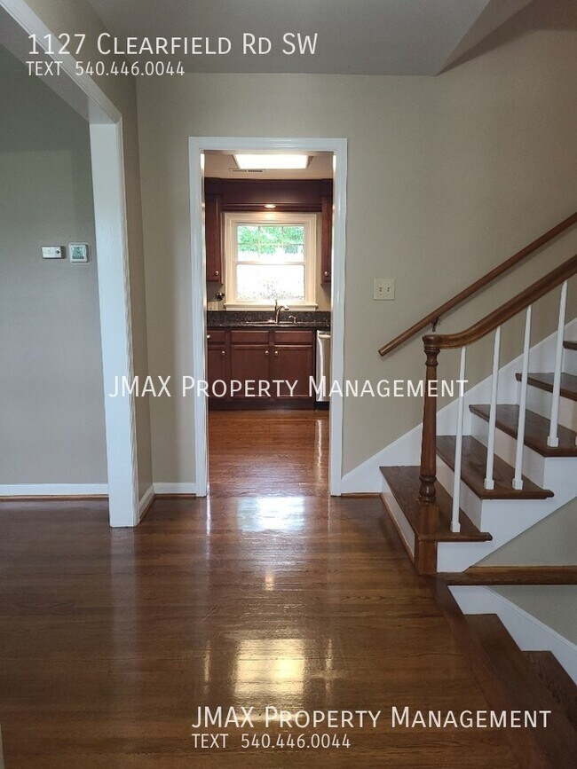 Foto del edificio - This property has a no security deposit op...