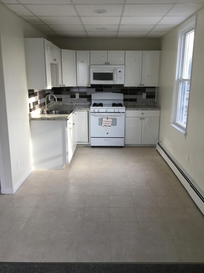 Kitchen - 260 Hoboken Rd