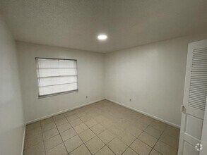 Building Photo - 226 6th Jpv St
