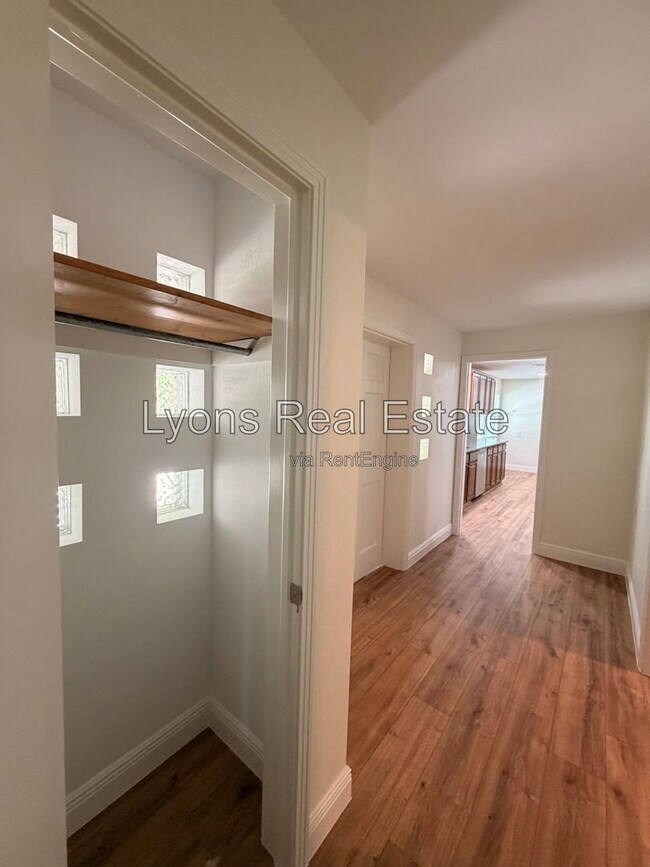 Foto del edificio - 10621 McGregor Blvd