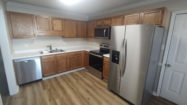 Building Photo - 813 S Dogwood Ln