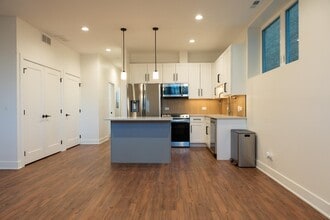 Building Photo - 6206 S St Lawrence Ave