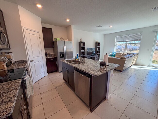 Building Photo - 676 Salisbury Cir