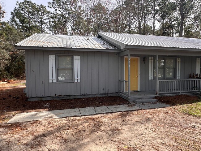 Building Photo - 2 Bedroom Duplex