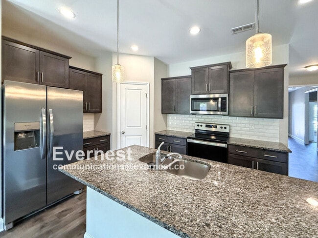 Building Photo - 104 River Pointe Dr