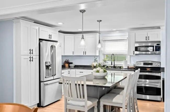 Kitchen - 113 Mountain Ave Apartments