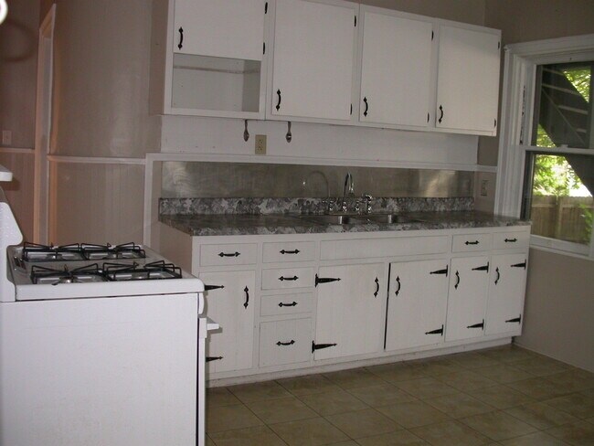 Building Photo - 110 Stone St