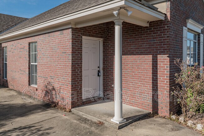 Foto del edificio - 521 McGregor Ct