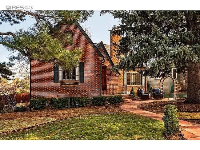 Stunning 4 bed, 2 bath Boulder Home Near Chautauqua! Available July 5th! - Stunning 4 bed, 2 bath Boulder Home Near Chautauqua! Available July 5th!