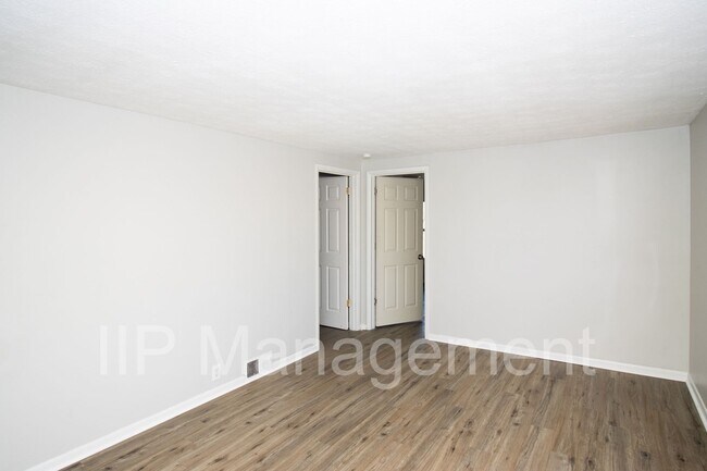 Building Photo - Cleveland Westside UP Unit 3bed 1bath ***$...