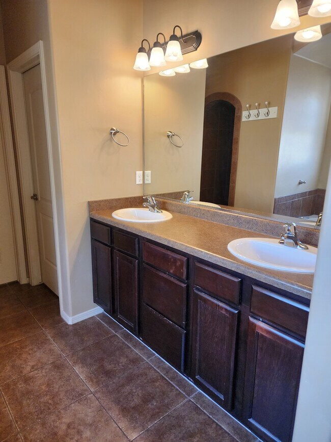 Foto del edificio - 7571 Vista de Oeste Pl