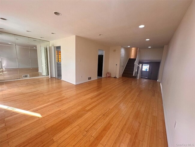 Foto del edificio - 15-83 208th Place Unit