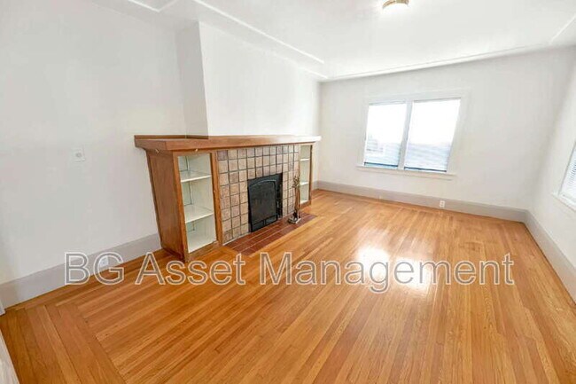 Foto del edificio - 3808 Lakeshore Ave