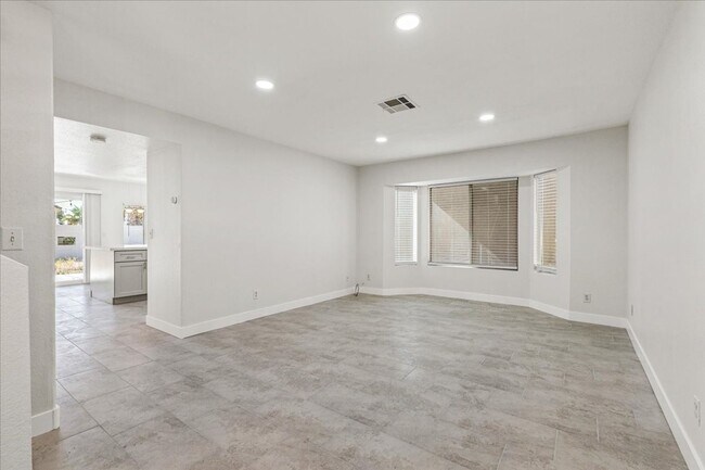 Foto del edificio - Completely Remodeled Modern 3 Bedroom Prop...