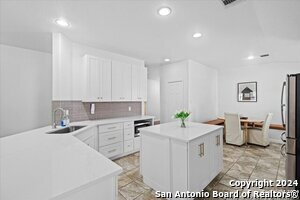 Building Photo - 5930 Southern Knoll