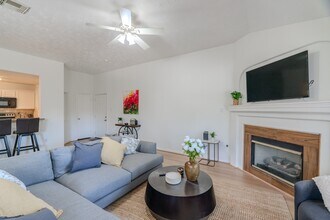 Building Photo - 8051 Bay Branch Dr