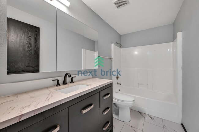 Building Photo - 2 BED & 1.5 BATH DUPLEX FOR RENT