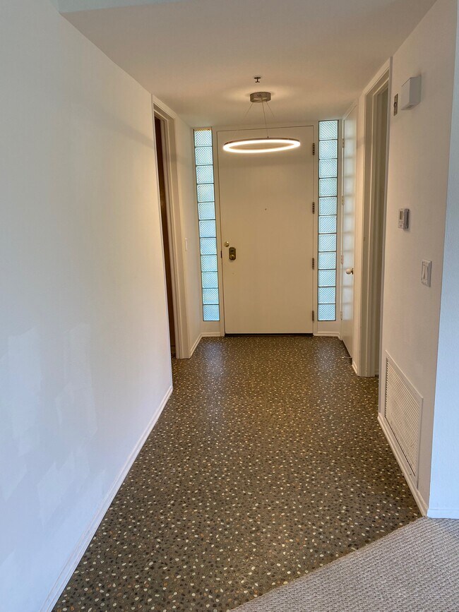 Foto del edificio - 2131 Century Park Ln