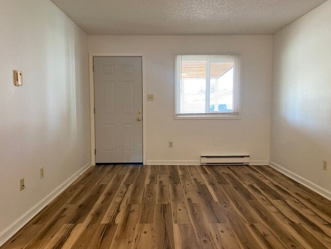 Building Photo - 2 bedrooms, 2 bathrooms