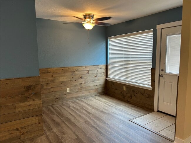 Building Photo - 1433 N Dawn Dr