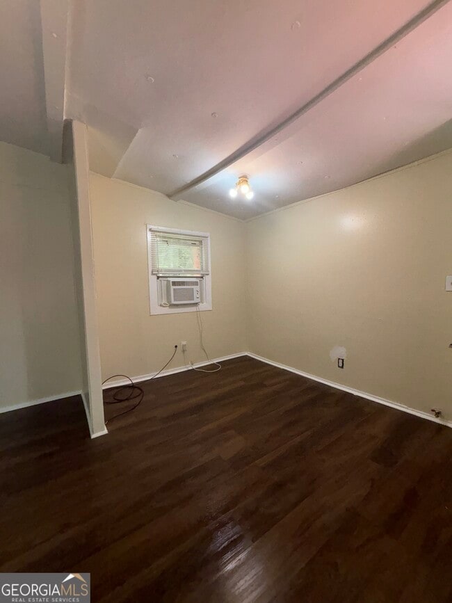 Building Photo - 1005 Vega Rd