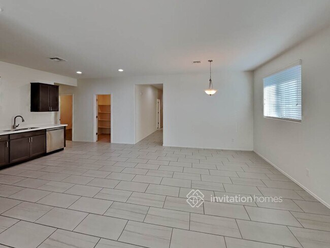 Building Photo - 17911 W Tina Ln