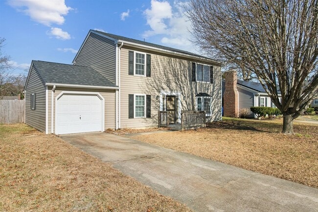Foto del edificio - Comfortable Living with Private Yard, Deck & Easy Access to Ft. Eustis