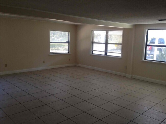 Building Photo - 2214 Peach Dr