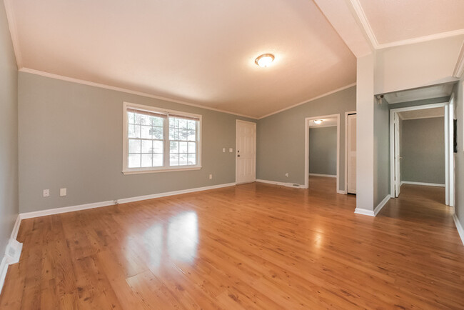 Building Photo - Move-In Ready 3/2 Ranch for Lease!