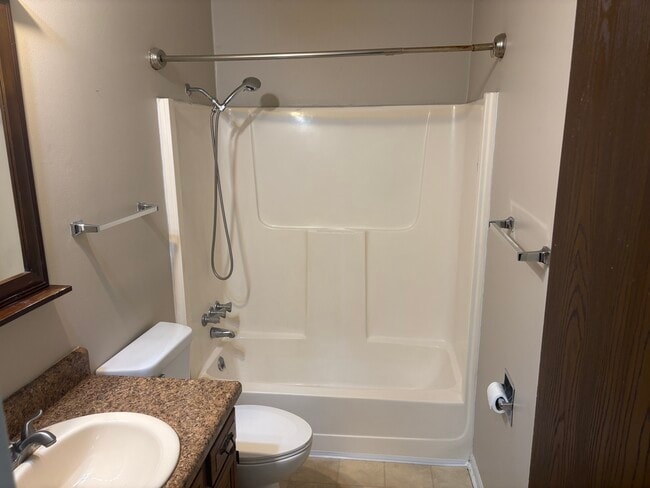 Building Photo - 3516 Kendale Dr