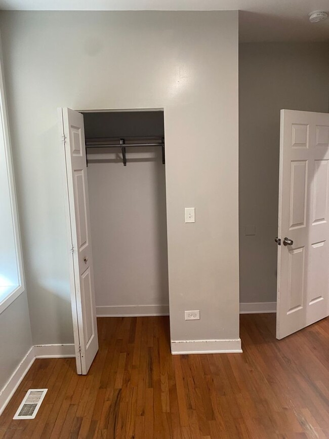 Foto del edificio - Spacious south side 5 bedroom beauty