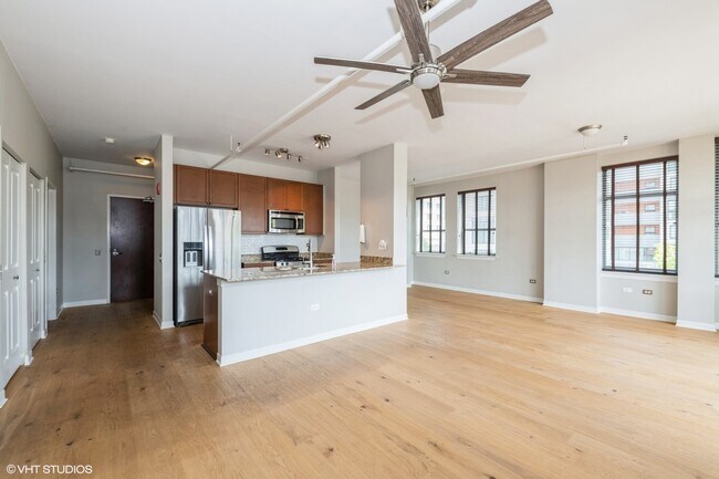 Foto del edificio - 511 W Division St