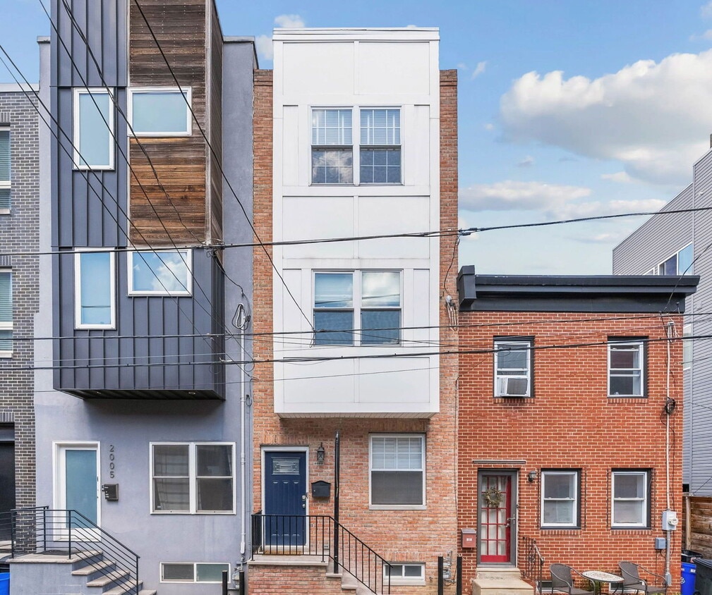 Primary Photo - 2003 Kimball St