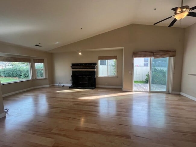 Building Photo - 4361 Poinsettia St