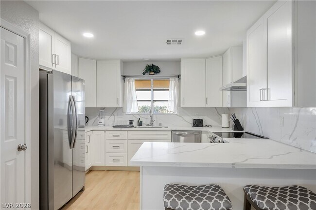 Foto del edificio - 6990 W Richmar Ave